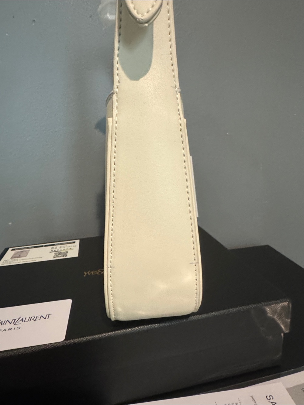 Fashion Cream YSL Shoulder Bag with Gold Logo Hardware - Picture 4 of 10